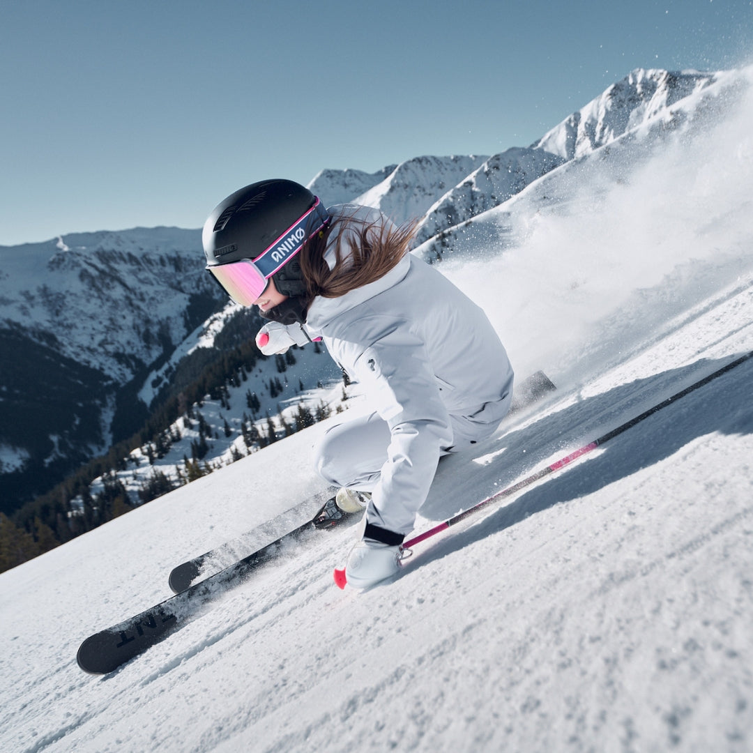 ANIMØ The Polar Puffin skibril met roze lens tijdens het skiën | The Polar Puffin Skibrille mit rosa Linse beim Skifahren