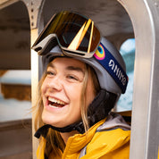 ANIMØ The Peacock skibril met goud-oranje spiegelende lens tijdens de wintersport